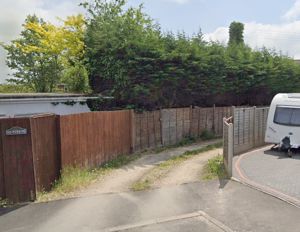 Drive to parking- click for photo gallery